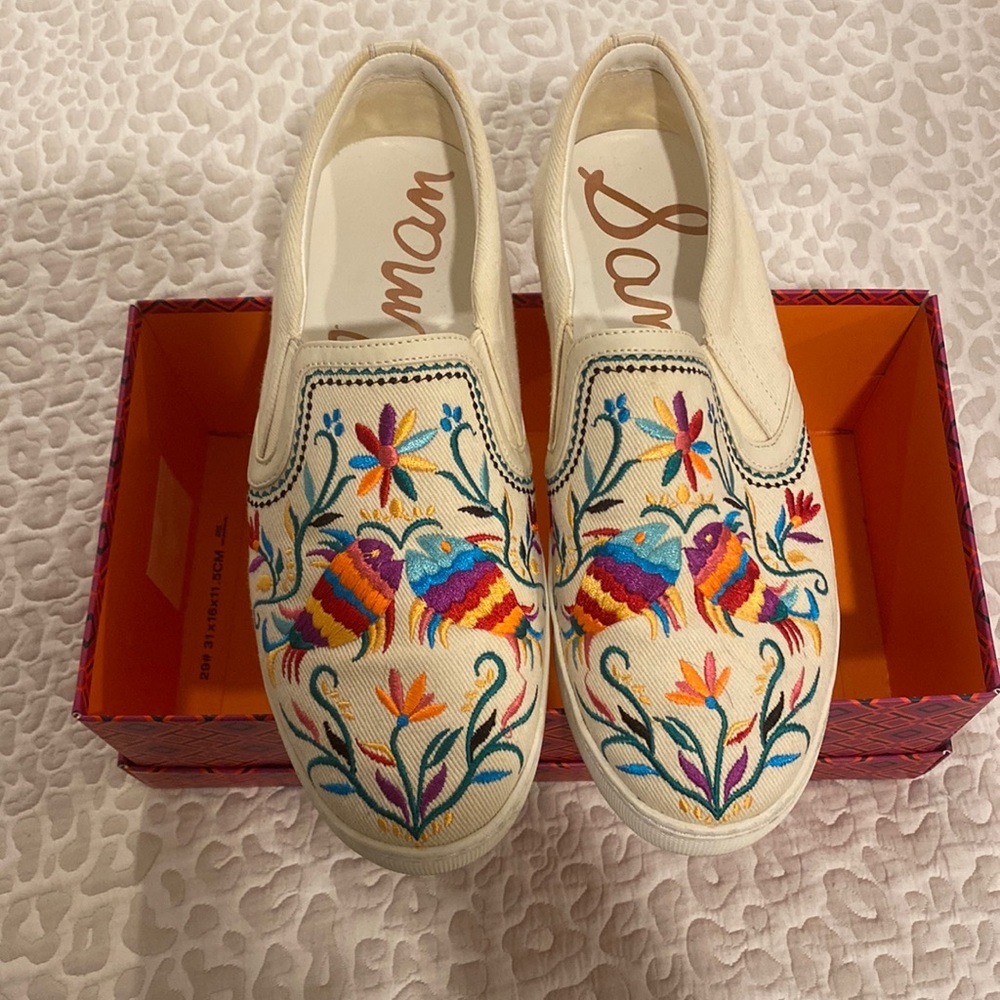 Same Edelman Embroidered shoes sneakers waking shoes lightly worn (like new)